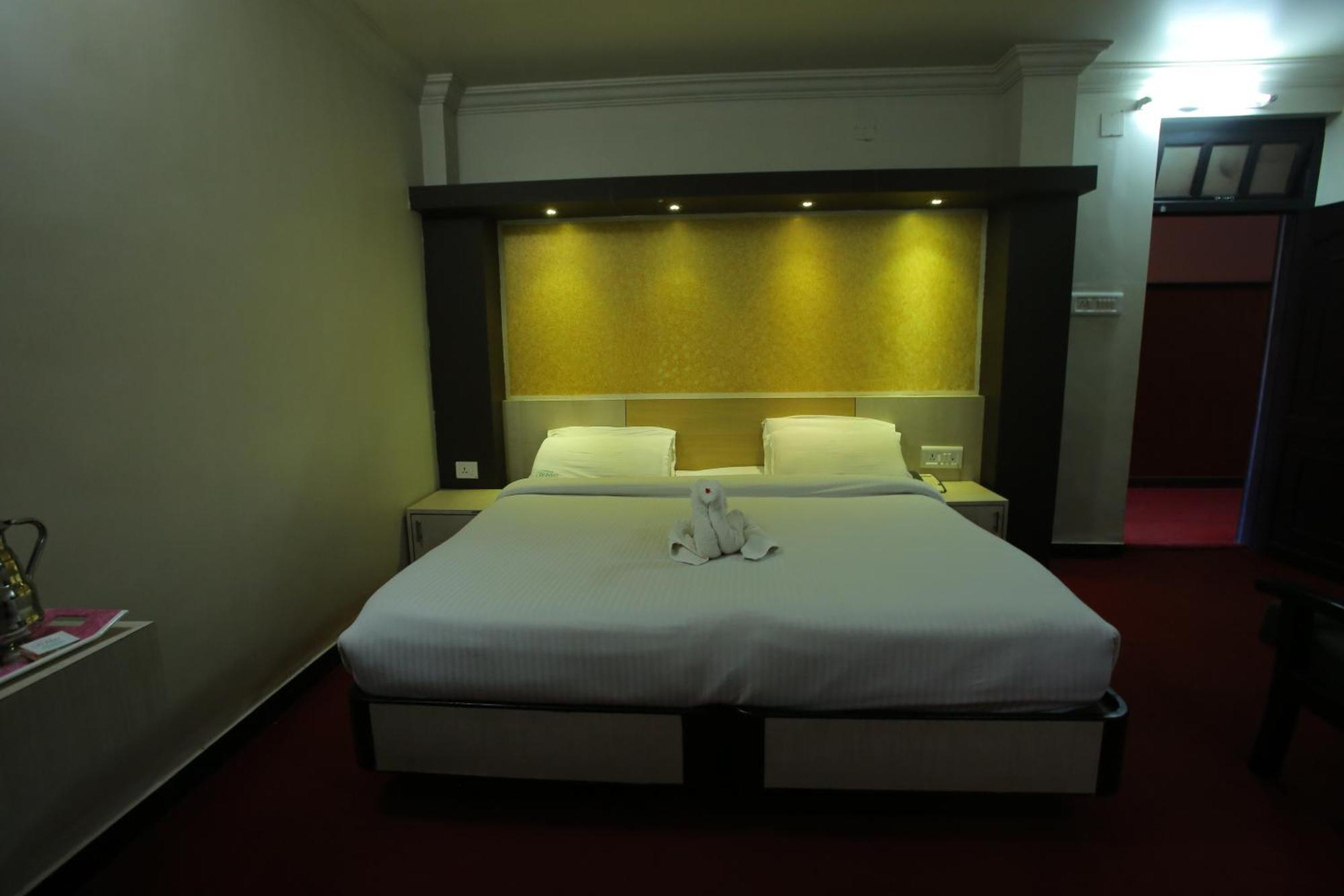 City Palace Hotel Ооти Екстериор снимка