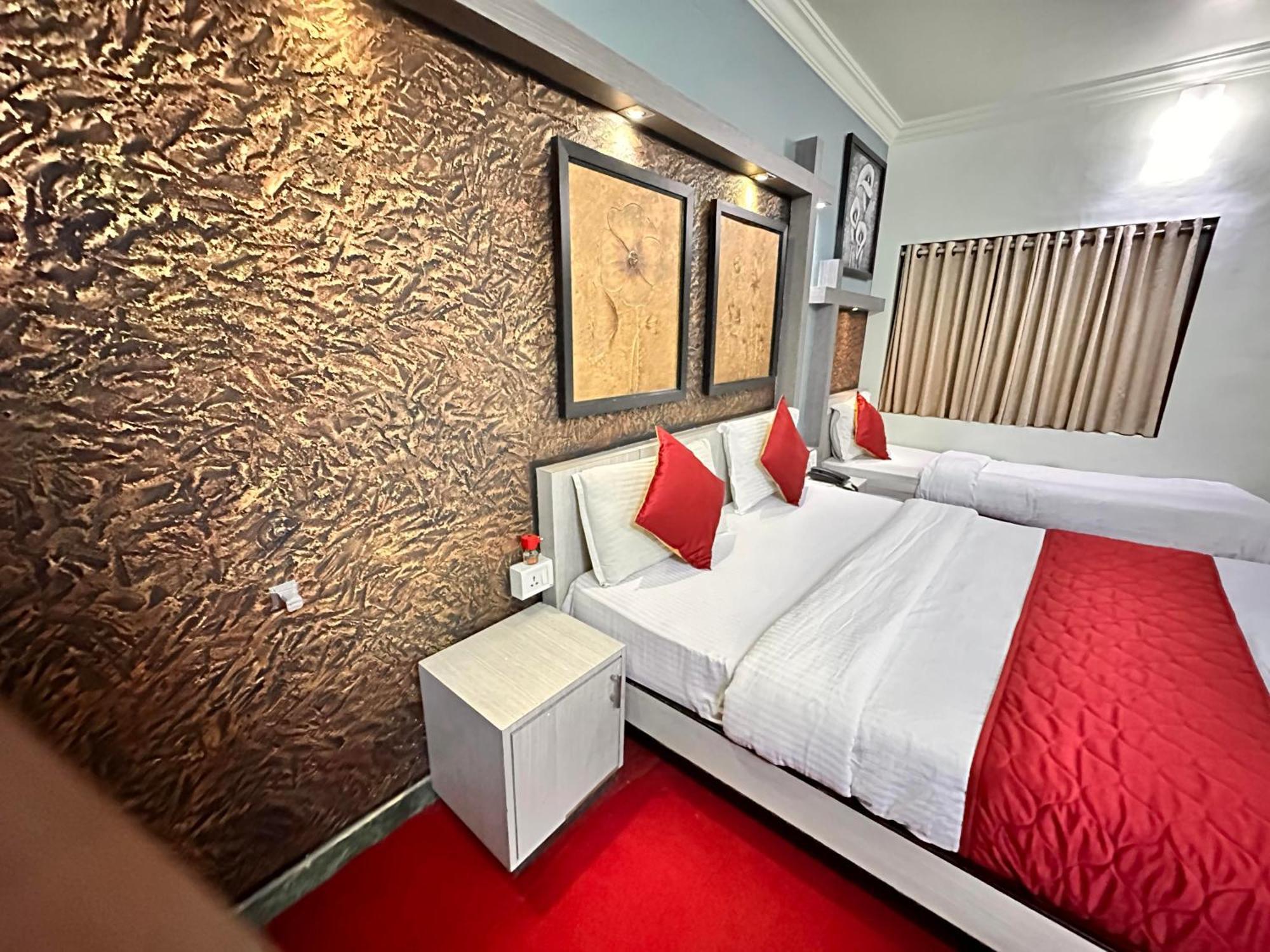 City Palace Hotel Ооти Екстериор снимка