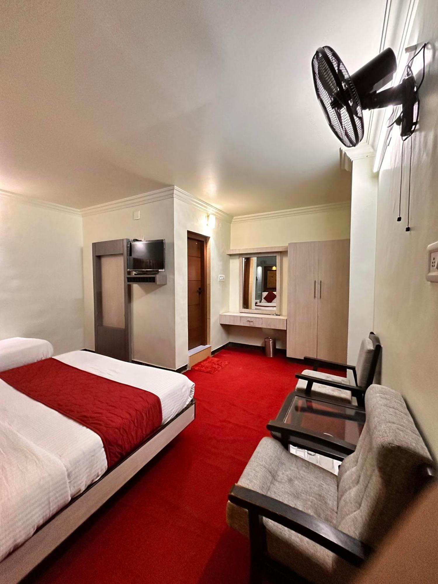 City Palace Hotel Ооти Екстериор снимка